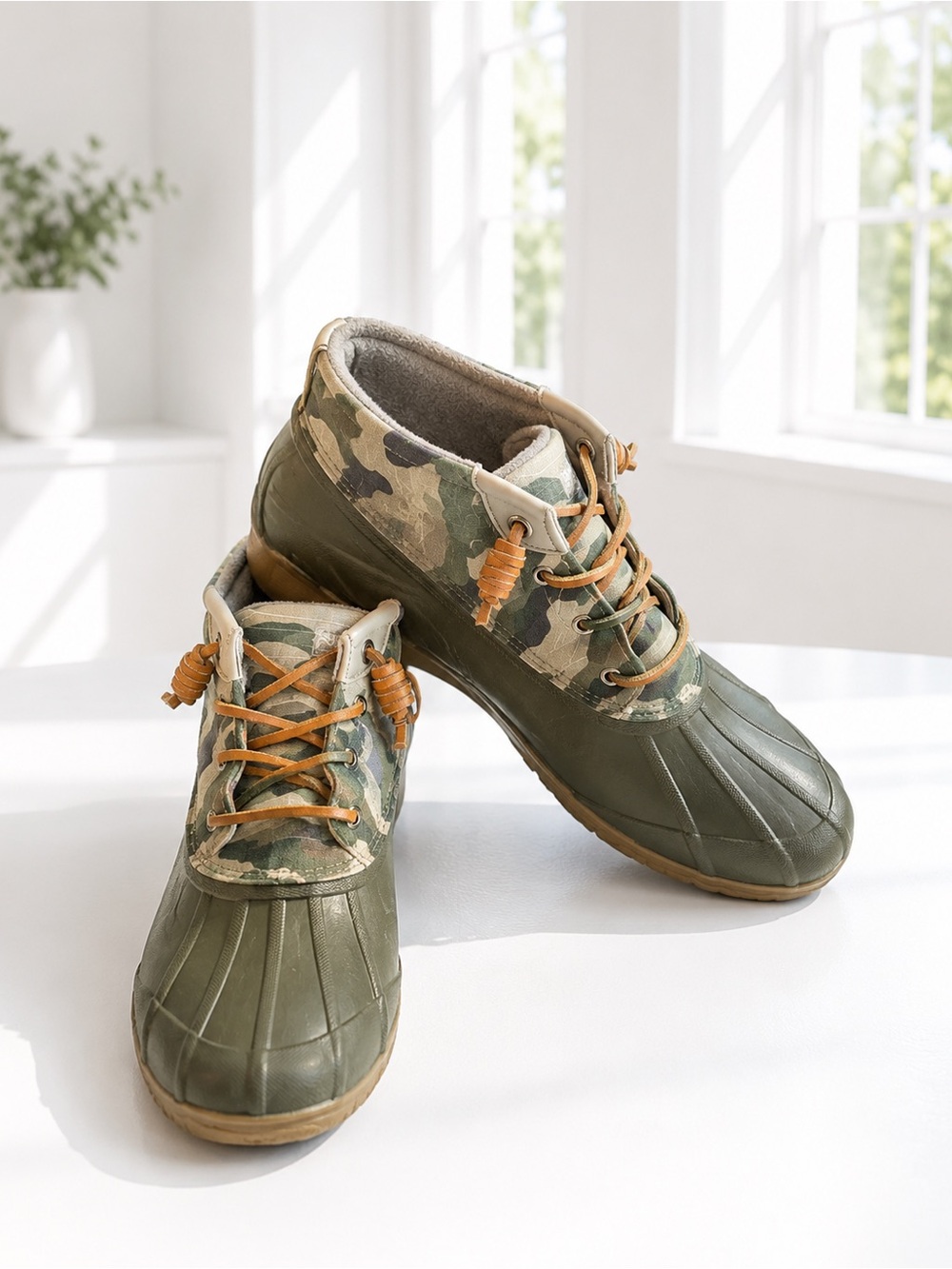 Sperry Camouflage Duck Boot with Brown Leather Laces size 9.5 EUC